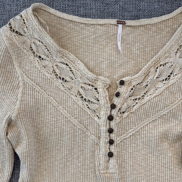Free People sweater top - Picture 2 of 4